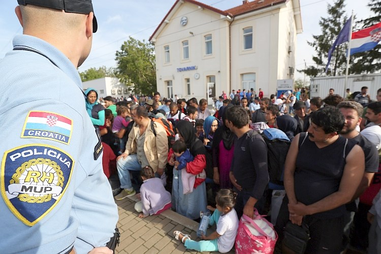 Photo /Vijesti/2015/srpanj/17 srpnja/Naslovna-izbjeglice.jpg